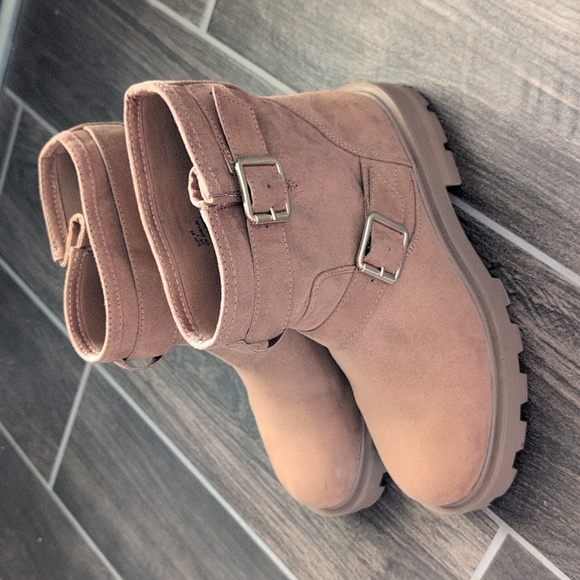 H&M Women's Tan Ankle Boots - Picture 4 of 8